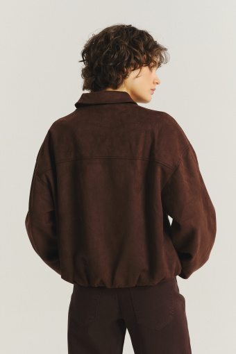 Krótka brązowa kurtka z kołnierzykiem