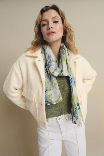 Kremowa kurtka z efektownymi kieszeniami