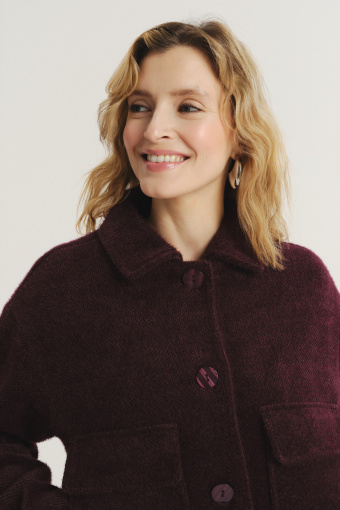 Burgundowa kurtka o krótkim fasonie