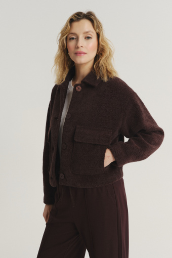 Krótka kurtka na guziki w kolorze czekoladowym