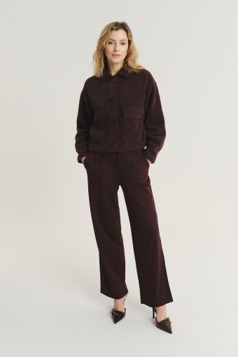 Krótka kurtka na guziki w kolorze czekoladowym