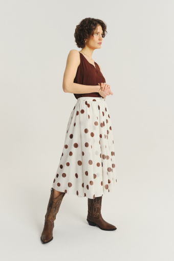 Biała spódnica midi w stylowe kropki