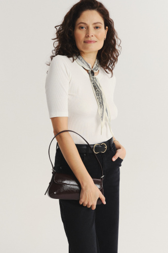 Klasyczne czarne jeansy z prostą nogawką