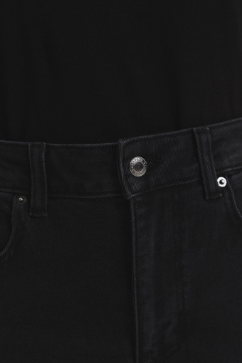 Czarne spodnie jeansowe mom fit