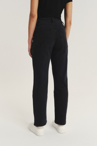 Czarne spodnie jeansowe mom fit