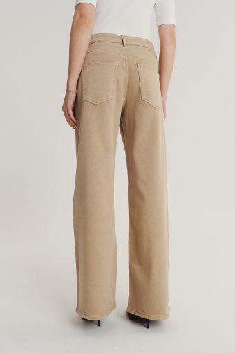 Efektowne beżowe jeansy wide leg