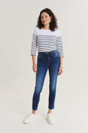 Granatowe jeansy skinny z subtelnymi przetarciami