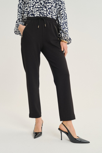 Czarne spodnie z troczkami