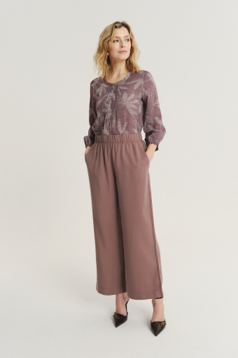 Luźne brązowe spodnie z gumką w talii