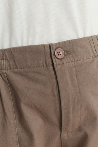 Oliwkowe spodnie z gumką w talii