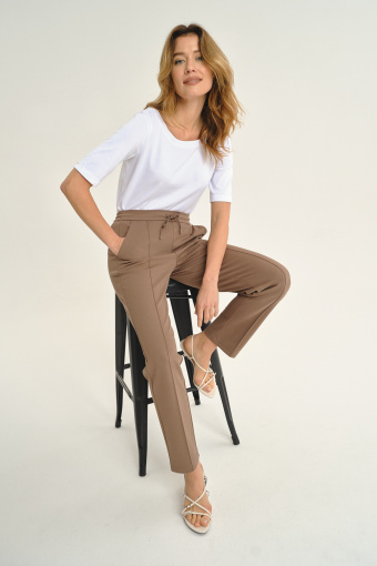 Jasnobrązowe spodnie z dresowej dzianiny