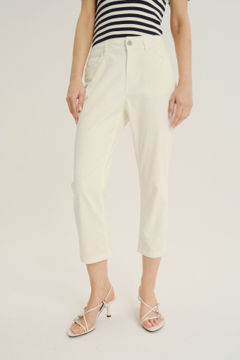 Białe spodnie w stylu casual
