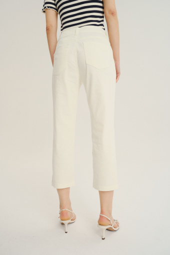 Białe spodnie w stylu casual