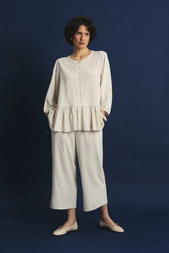 Jasnobeżowe luźne spodnie z paskiem w talii