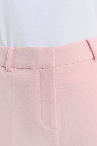 Eleganckie jasnoróżowe spodnie typu cygaretki