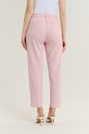 Eleganckie jasnoróżowe spodnie typu cygaretki