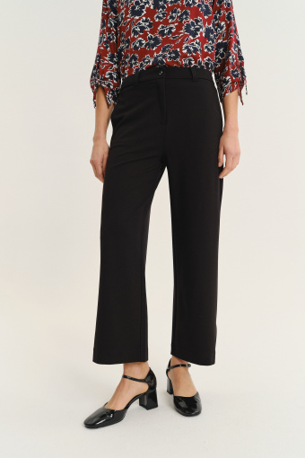 Luźne wiskozowe spodnie w czarnym kolorze