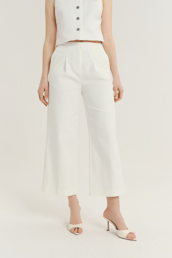 Eleganckie białe spodnie typu kuloty