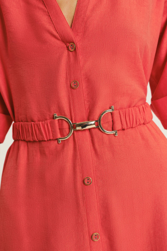 Koralowa szmizjerka z dekoracyjnym paskiem