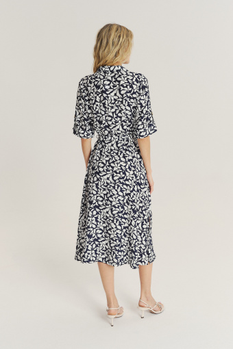 Wiskozowa szmizjerka midi z nadrukiem w kwiaty