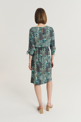 Efektowna zielona sukienka print etno