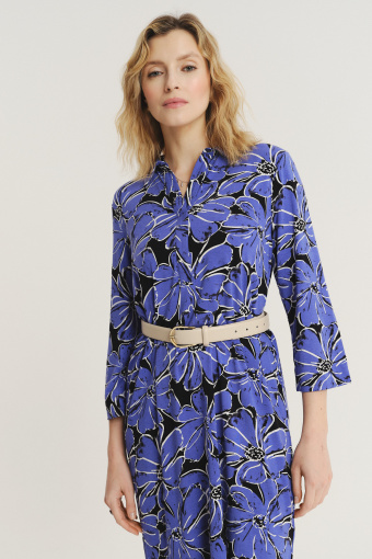 Niebiesko-czarna sukienka w kwiaty