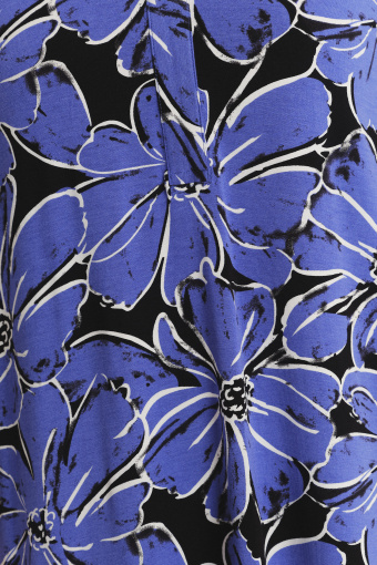 Niebiesko-czarna sukienka w kwiaty