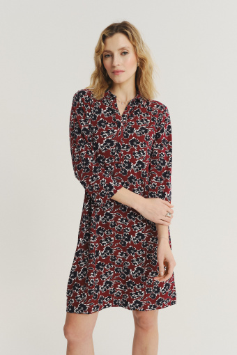 Luźna sukienka z nadrukiem w drobne kwiaty