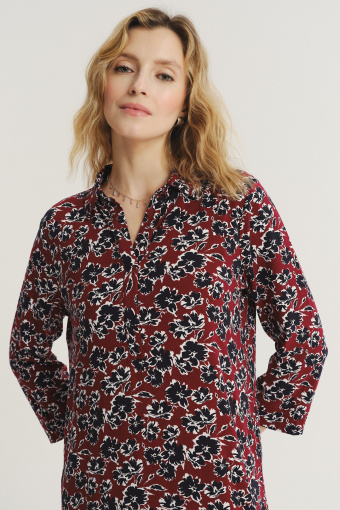 Luźna sukienka z nadrukiem w drobne kwiaty