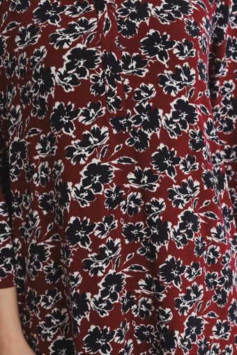 Luźna sukienka z nadrukiem w drobne kwiaty