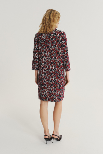 Luźna sukienka z nadrukiem w drobne kwiaty