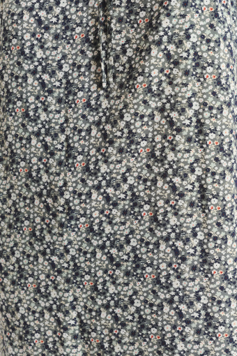 Luźna wiskozowa sukienka z nadrukiem typu łączka