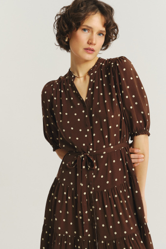 Brązowa sukienka w drobne kropki