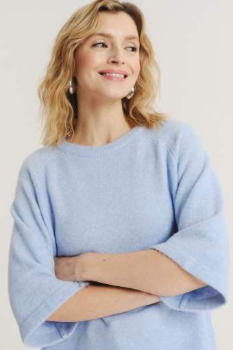 Luźny sweter w kolorze baby blue