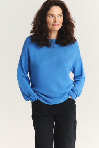 Klasyczny sweter w błękitnym kolorze