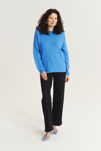 Klasyczny sweter w błękitnym kolorze