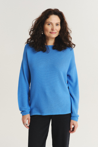 Klasyczny sweter w błękitnym kolorze