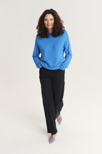 Klasyczny sweter w błękitnym kolorze