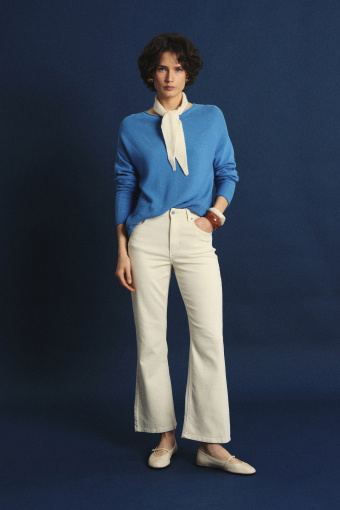 Klasyczny sweter w błękitnym kolorze