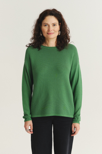 Zielony sweter o klasycznym fasonie