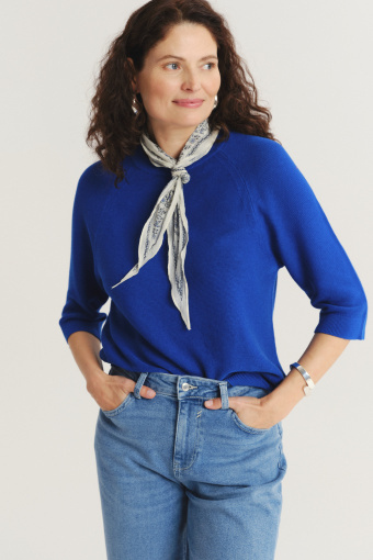 Kobaltowy sweter z rękawem 3/4