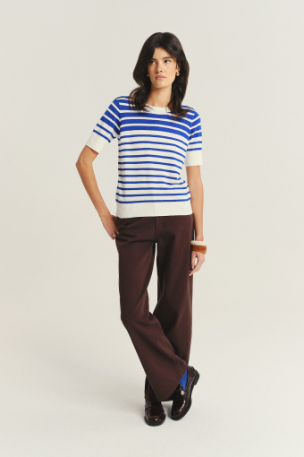 Stylowy sweter w niebiesko-białe paski