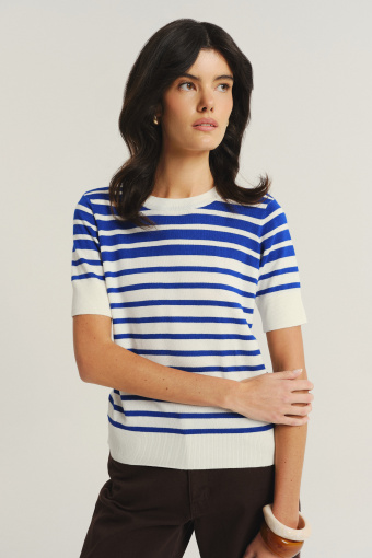 Stylowy sweter w niebiesko-białe paski