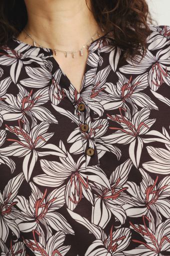 Czarny top w kwiaty dekolt V