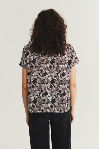 Czarny top w kwiaty dekolt V