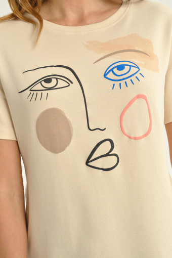 Kremowy t-shirt z efektowną grafiką