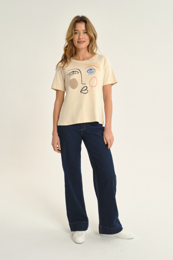 Kremowy t-shirt z efektowną grafiką