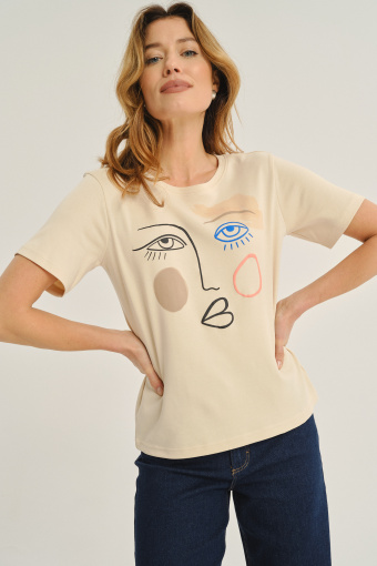 Kremowy t-shirt z efektowną grafiką