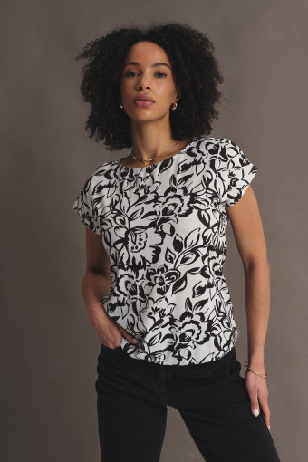 Kremowy top z nadrukiem w czarne kwiaty