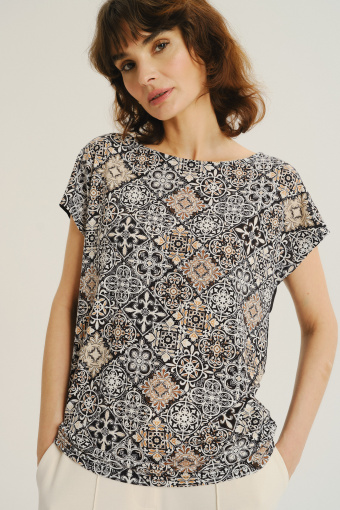 Efektowny top z nadrukiem typu paisley